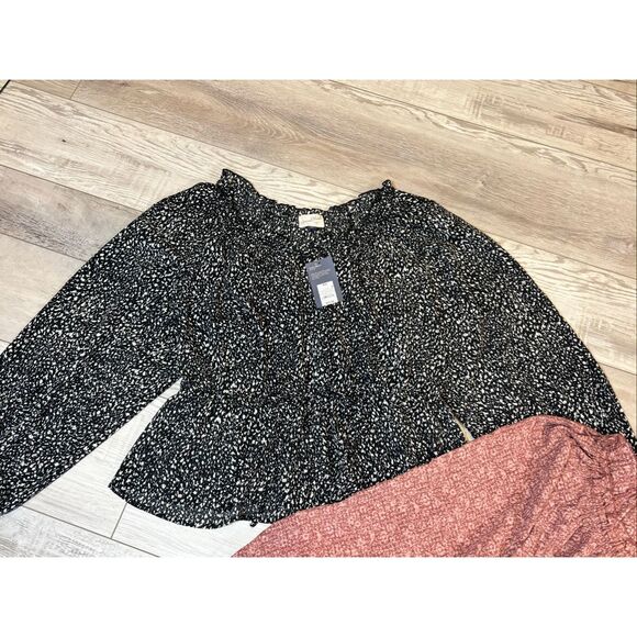 Universal Thread ladies plus size floral blouse size 2X bundle - Picture 2 of 16